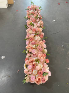 Camino de Mesa de Flores Artificiales de Seda en Degradado Rosa Intenso |   Creador de Ambiente Moderno de Alta Calidad Hecho en Shandong para Escenas de Boda, Entrega Rápida - Product Image 3