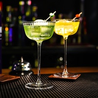 Verres à cocktail coupe cannelés et côtelés faits main de 5 oz, transparents, sans plomb, style rétro, pour l'hôtellerie et les cadeaux, vente en gros personnalisée