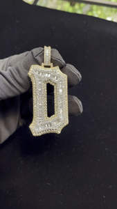 Colgante de Diamante en Forma de D de Alto Brillo para Hombre y Mujer, Hecho con Plata de Ley 925, Joyería Elegante y Duradera - Product Image 5