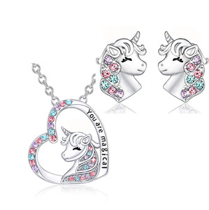 Nuova Collana e Orecchini a Perno Zibi Europa e America, Pendente a Forma di Cuore con Cavallo in Sette Colori - Product Image 3