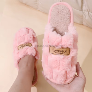 Nouvelles pantoufles d'hiver en fourrure artificielle avec semelle EVA de qualité supérieure, pantoufles pour couples, vente en gros de haute qualité - Product Image 3