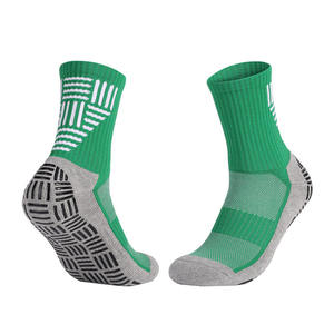 Vente en gros LRT Chaussettes athlétiques à coussin épais pour le football Chaussettes de sport thermiques antidérapantes avec logo personnalisé pour enfants et hommes - Product Image 6