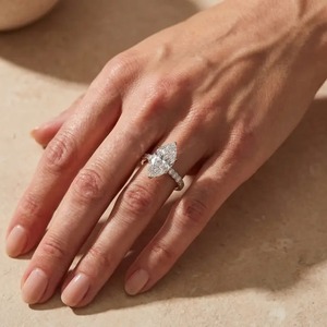 Bague de fiançailles élégante en moissanite 925 de 4,5 carats, coupe marquise, RingLuxe Travel Ring, argent sterling plaqué or - Product Image 3