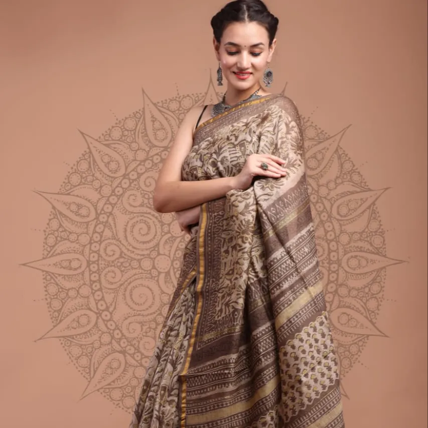 Glamour il tuo stile con sari sari di pura seta Kanjivaram realizzato in seta e filato Zari con bordo jequeard a contrasto weawing
