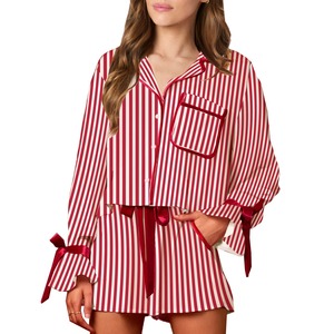 Set pigiama natalizio da donna, stampato, ampio, a maniche lunghe e pantaloncini corti. - Product Image 1
