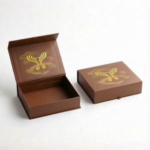 Boîte cadeau rigide magnétique personnalisée avec doublure en mousse et pelliculage mat pour l'emballage de vêtements, carton recyclable de luxe - Product Image 2
