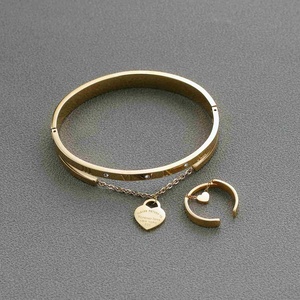 Ensemble de bagues et bracelets avec pendentif cœur chiffres romains, en acier inoxydable doré, bracelet ouvert empilable, bague ouverte élégante pour un usage quotidien - Product Image 3