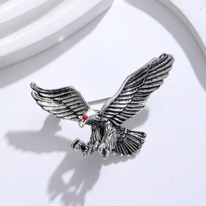 Broches de águila de oro vintage vívido broche de águila grande con diamantes de imitación - Product Image 5