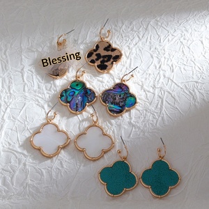 Pendientes Vintage de Concha de Abulón con Flores para Mujer, Pendientes Colgantes de Trébol con Incrustaciones de Cuero Estilo Boho, Joyería de Moda Estilo Western - Product Image 3