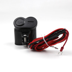 شاحن سيارة للدراجات النارية متعدد الاستخدامات مقاوم للماء بمنفذ USB 12 فولت صنع في الصين - Product Image 5