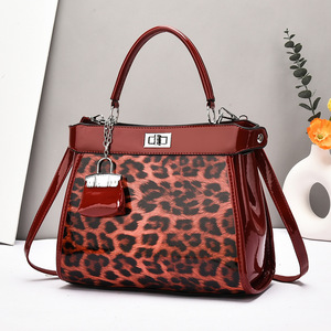 Sac à main pliable en cuir PU pour femme avec breloque de verrouillage, bandoulière amovible, fermeture éclair, sac à bandoulière élégant - Product Image 6