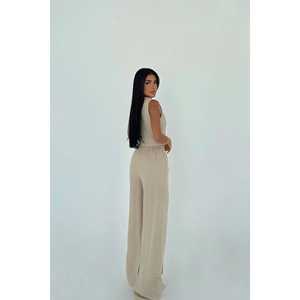 Conjunto de Traje Beige con Detalle de Botones para Mujer - Product Image 2