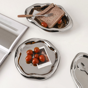 Bandeja de Almacenamiento de Joyas Multifuncional de Cerámica con Diseño Nórdico de Lujo Ligero, Tallada en Polígono, Plato de Exhibición para Accesorios Fotográficos, Individual - Product Image 4