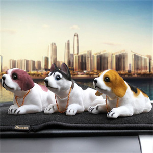 Adorable Adorno para el Tablero del Auto, Perro con Cabeza Móvil, Decoración para el Interior del Vehículo - Product Image 1