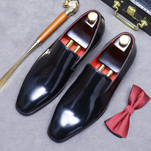 Zapatos formales de cuero para caballero, estilo slip-on, con superficie brillante y diseño antideslizante, de estilo empresarial simple y elegante. - Product Image 2