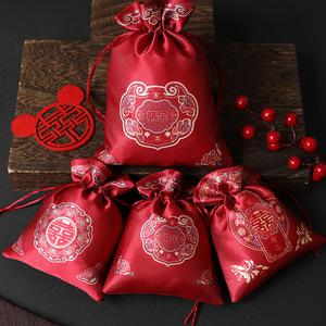 Sacs à bonbons de mariage Magpie en satin rouge, style chinois, petites, moyennes et grandes tailles pour les cadeaux de mariage - Product Image 1