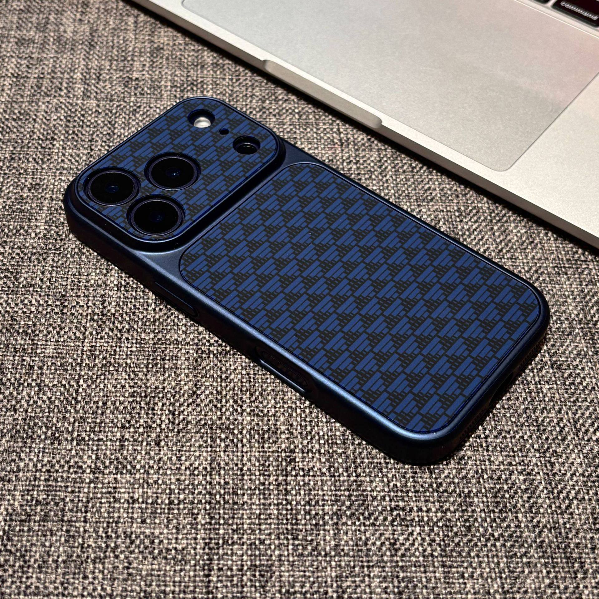 Azul oscuro