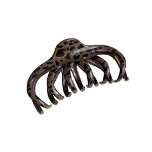 Autumn and Winter New <strong>Leopard</strong> Print Hair <strong>Claw</strong>, High-end Feel, Back-of-head Updo Shark Clip Hair Accessory - Product Image 4