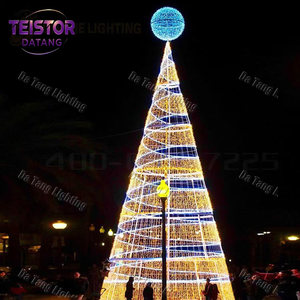 Sapin de Noël Thème Or avec Lumières LED Blanc Chaud : Apportez un Style Festif Haut de Gamme aux Hôtels, Complexes Hôteliers et Atriums de Centres Commerciaux - Product Image 4