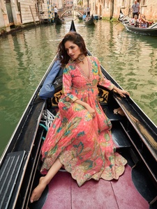 Traje de Salwar Kameez para Mujer en Algodón y Seda Pura, Material Jorjet con Estampado Digital y Bordado, Trabajo de Diamantes Sikorski - Product Image 4