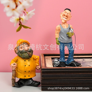 Figurine de capitaine et de mécanicien en résines synthétiques, décoration de bureau, emballage en une seule pièce, style contemporain - Product Image 1