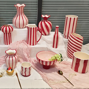<span class=keywords><strong>Vaso</strong></span> di <span class=keywords><strong>ceramica</strong></span> a righe dipinto a mano <span class=keywords><strong>vaso</strong></span> di fiori <span class=keywords><strong>rosso</strong></span> elegante decorazione per la casa arte <span class=keywords><strong>ceramica</strong></span> <span class=keywords><strong>vaso</strong></span> per matrimonio e anniversario - Product Image 1