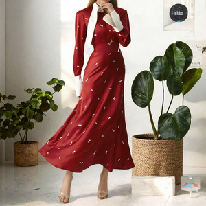 Robe longue imprimée rouge à manches longues, col rabattu, style vintage, formelle et décontractée, idéale pour les vacances - Product Image 3