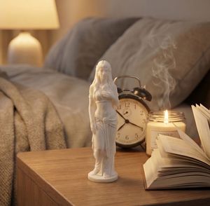 Estatua en Miniatura de Diosa Impresa en 3D, Figura de Personaje Mitológico Antiguo, Decoración Personalizada para el Hogar, Modelo de Juego de Mesa de Fantasía - Product Image 1