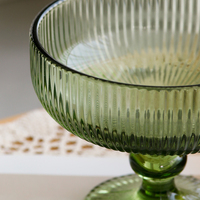 Vintage geribbelde glazen schaal met voet 374ml gekleurd glas vaatwasserbestendig multifunctioneel fruit snack schaal voor thuis tafeldecoratie