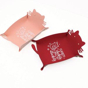 Linda Bandeja Organizadora de Cuero Sintético con Diseño de Gato para Oficina, Escritorio, Caja de Almacenamiento de Artículos Diversos con Diseño de Gatito, para Regalos Empresariales - Product Image 1