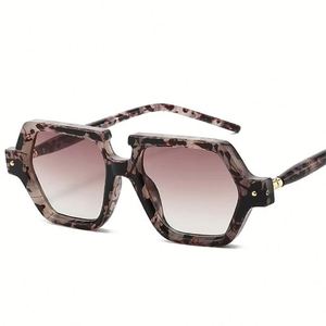 Gafas de Sol Cuadradas con Logotipo Personalizado 2026, Diseño Degradado de Doble Color, Protección UV400, Remaches, Estilo Poligonal para Hombre y Mujer - Product Image 1