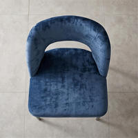 Chaise de salle à manger moderne en velours sans accoudoirs, dossier ajouré, pieds coniques en acier inoxydable noir mat, design pour la maison et l'hôtel