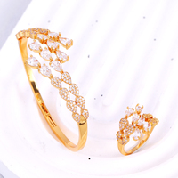 Ensemble bague et bracelet de luxe en forme de goutte d'eau, demi-grand diamant, demi-petit diamant, ouverture en forme de balle, accessoire de mode pour femme