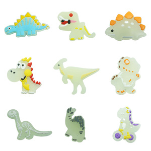 Décorations de chaussures personnalisées en PVC avec animal de dessin animé mignon <span class=keywords><strong>dinosaure</strong></span> phosphorescent Position supérieure trou sabot doux charmant accessoire - Product Image 3