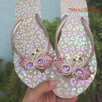 Nouveauté 2024 : Breloques de chaussures en forme de double cygne rose, ornées de cristaux et de diamants, pour sandales, boucles de chaussures et sabots