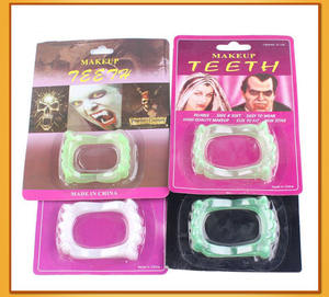 Crocs de <span class=keywords><strong>vampire</strong></span> qui brillent dans le noir <span class=keywords><strong>dents</strong></span> artificielles terrifiantes effrayantes pour Halloween pour farce et cosplay - Product Image 2