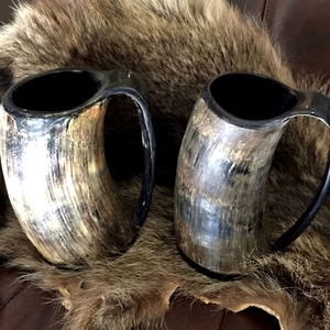 Jarra de Cuerno Vikinga Tradicional Hecha a Mano, Jarra Natural para Beber en Festivales Medievales, Fiestas de Recreación Histórica y - Product Image 1