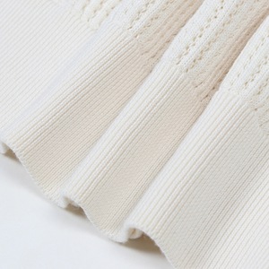 เสื้อสเวตเตอร์ถักไหมพรมคอกลมสีเบจแขนสั้นสำหรับผู้หญิงแบบขายส่งสั่งทำพิเศษ, เสื้อถักลายริบแบบโปร่ง - Product Image 6