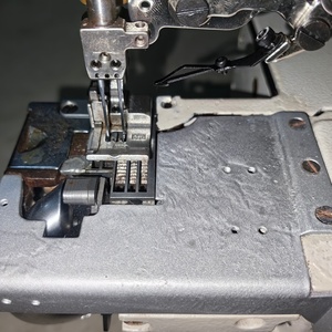 Machine à coudre interlock à cylindre 3 aiguilles 5 fils VG-999S multifonction, vente chaude pour usage domestique, moteur d'occasion - Product Image 4