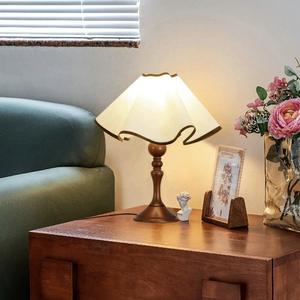 <b>Vintage</b> <b>French</b> Retro Style Table Lamp High-End Creative Ambient Lamp for Living Room Study New Style Bedside Petal Table Light - Product Image 1
