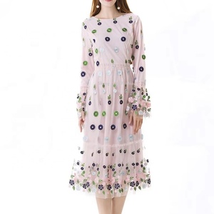 เดรสฤดูร้อนแบบใหม่ขายดี เป็นมิตรกับสิ่งแวดล้อม สำหรับผู้หญิง ตกแต่งด้วยผ้าตาข่ายปักลาย พร้อมเดรสยาวปานกลางแขนยาวสวยหรูสำหรับสุภาพสตรี - Product Image 1