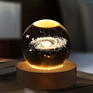 Decorazione per la casa camera lampada a LED Dreamer <span class=keywords><strong>luna</strong></span> pianeta led <span class=keywords><strong>cielo</strong></span> incandescente 3D sfera <span class=keywords><strong>di</strong></span> cristallo luce notturna <span class=keywords><strong>con</strong></span> Base in legno - Product Image 3