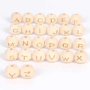 Perles en bois 14mm faites à la main, 26 lettres anglaises sculptées, perles rondes en vrac pour la fabrication de bijoux, style couleur bois naturel - Product Image 1