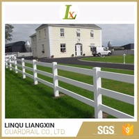 Clôture PVC 5x5 à 3 rails en vinyle blanc traité thermiquement pour ranch équestre en Australie, modélisation 3D