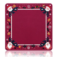 Tapis de table carré Mahjong américain à motif floral de roses rouges vintage sur fond crème, idéal pour Noël et les jeux à domicile