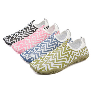 Chaussures aquatiques unisexes d'extérieur – Sandales de plage résistantes aux coupures avec semelle extérieure en caoutchouc antidérapante – Chaussures toutes saisons adaptées aux pieds nus - Product Image 5