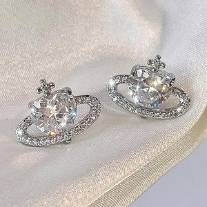 Orecchini a perno a forma di cuore e pianeta per donna, grazioso design cosmico, gioielli per l'orecchio, regalo per tutti i giorni e feste - Product Image 2