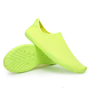 Chaussures de plage pour hommes et femmes, épaisseur normale, semelle souple, antidérapantes, séchage rapide, en caoutchouc - Product Image 1