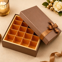 Boîte à chocolat de qualité supérieure, boîte rigide personnalisée, écologique, avec couvercle et base en papier brun, compartiment de séparation et nœud en ruban