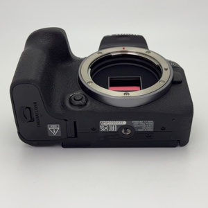 Appareil photo hybride <span class=keywords><strong>Canon</strong></span> <span class=keywords><strong>R10</strong></span> d'occasion, appareil photo hybride <span class=keywords><strong>R10</strong></span> d'occasion avec batterie et chargeur, appareil photo hybride avec transfert Wi-Fi - Product Image 6